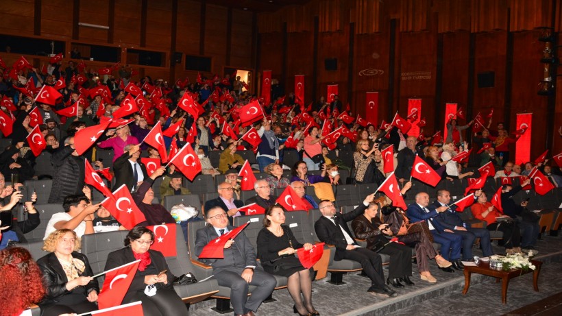 ATATÜRKÜN SEVDİĞİ ŞARKILAR BU KONSERDE SÖYLENDİ