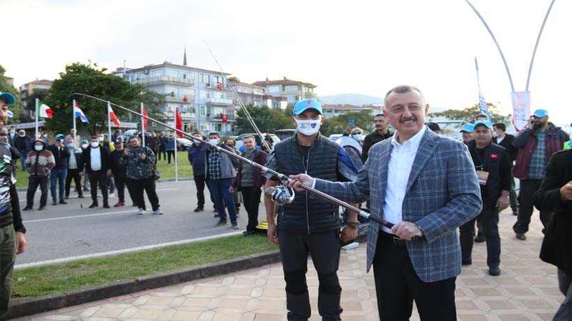 Balık Yakalama Yarışması’nda ilk oltayı Başkan Büyükakın attı