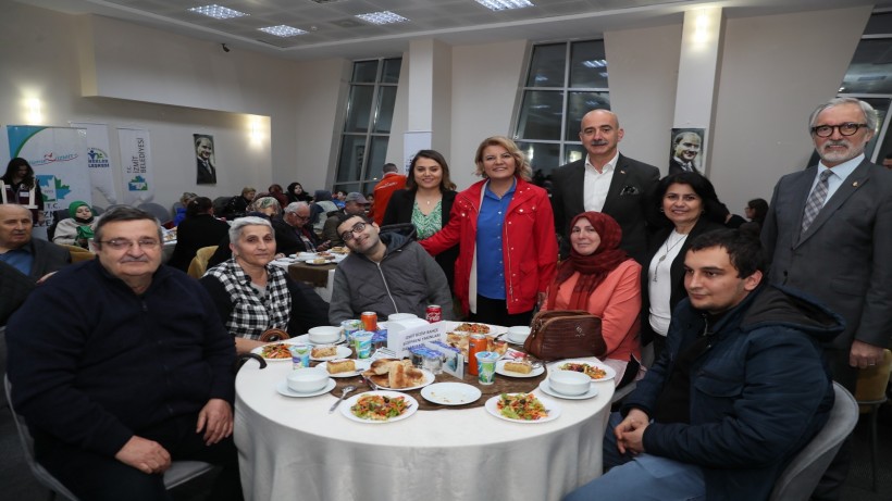 Başkan Hürriyet, iftar sofrasını engelli dernekleriyle paylaştı