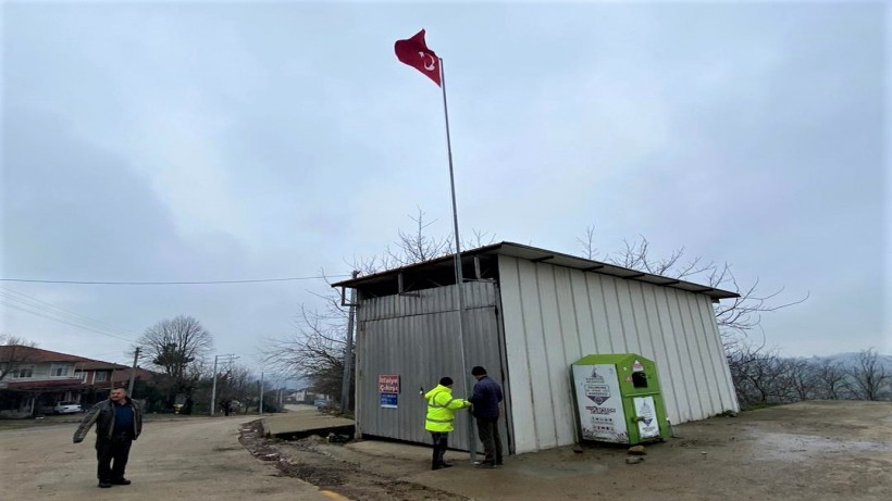 Emre’nin Türk bayrağı talebini Başkan Büyükakın yerine getirdi