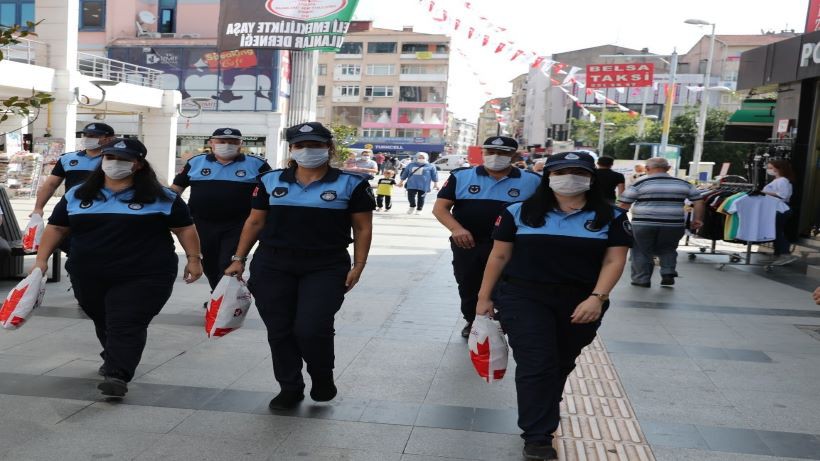 İzmit Belediyesinin kadın zabıtaları görev başında