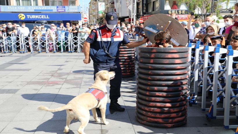 İzmit’te Kahraman Dostlarımızın gösterisi büyüledi