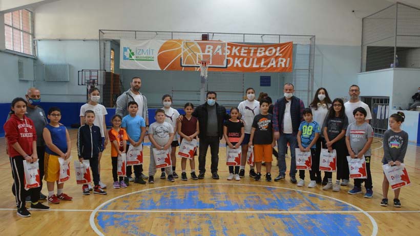 İzmitli genç basketbolcu Defne’den minik sporculara özel mektup