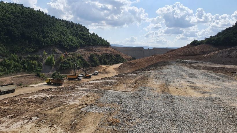 Karamürsel İhsaniye Barajı’nda temizlik çalışmaları yapılıyor