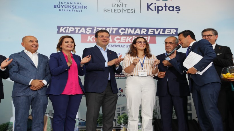 Kiptaş İzmit Çınar Evler’de Hak sahipleri dairelerine muhteşem törenle kavuştu