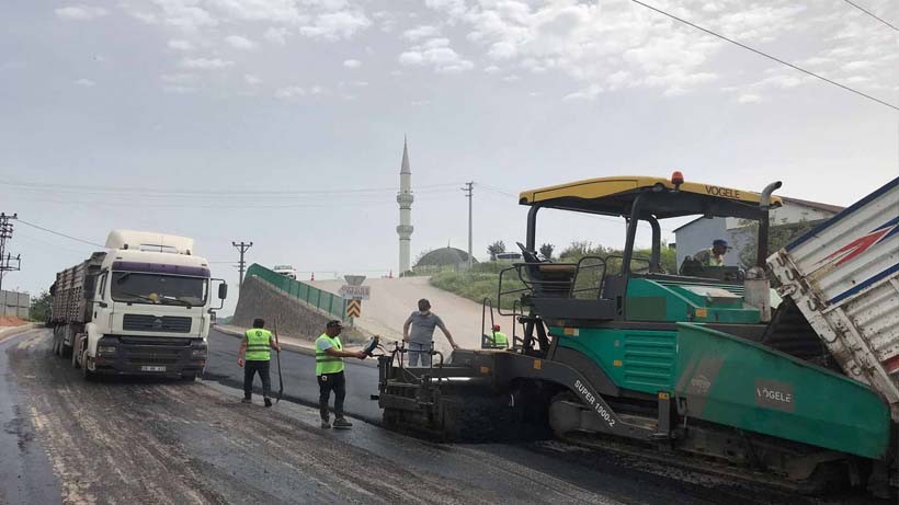 Kısıtlamada İzmit köy yolarında da üst yapı çalışmaları yapılıyor