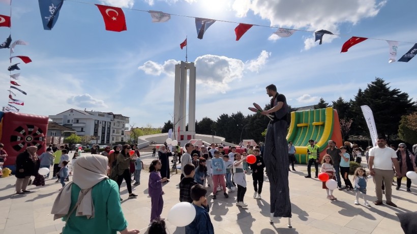 Körfez Belediyesi’nden çocuklara ‘Bayram Şenliği’