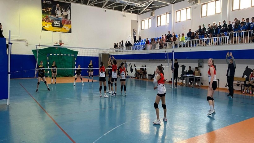 Körfez Belediyesi Ortaokullar Arası Voleybol Turnuvası Başladı