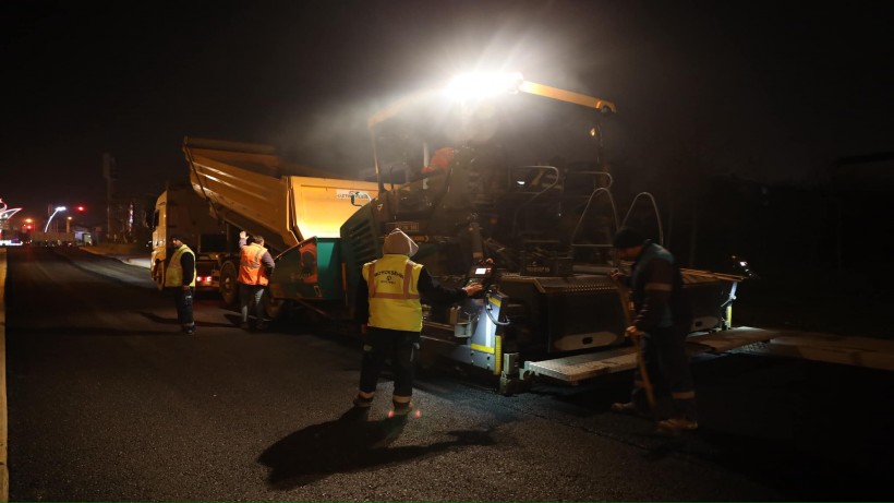 Körfez’de gece-gündüz asfalt mesaisi