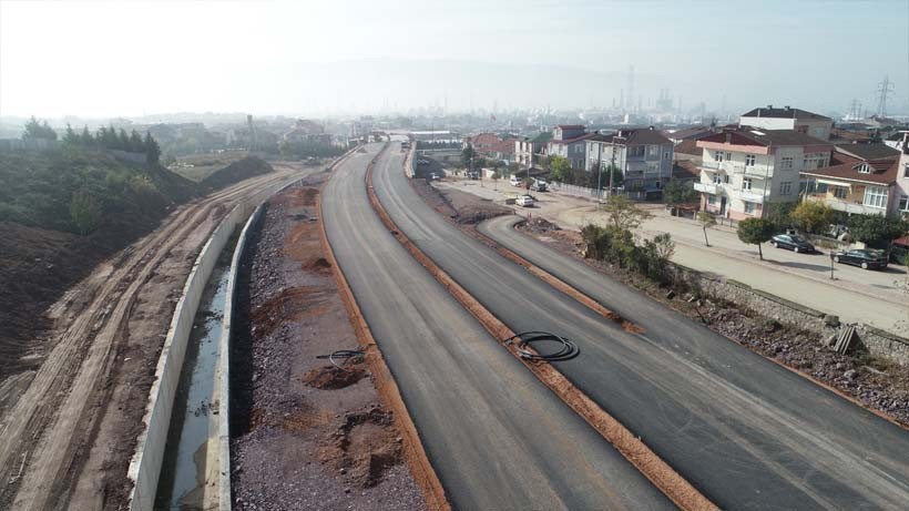 Otoyol geçiş köprüsünde asfalt serimine başlandı