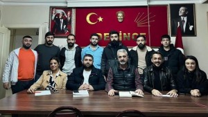 CHP Derince’de gençlerle bir araya gelindi