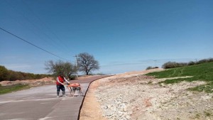 Derince Çal - Turaş köyleri bağlantısına beton yol yapılıyor