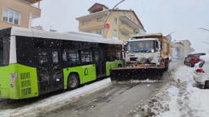 Derince’de Yoğun Kar Mesaisi