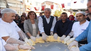 Festivaller kenti İzmit Ekim ayında 12. Uluslararası Pişmaniye, Müzik ve Dans Festivali ile coşacak