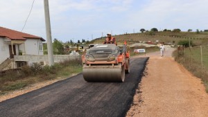 İzmit Belediyesinden sosyal belediyecilik örneği ENGELLİ VATANDAŞ İÇİN ASFALT YOL