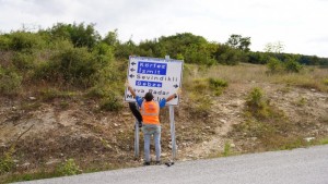 Kırsal mahallelerin işaret ve yönlendirme levhaları yenileniyor