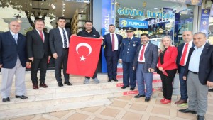 Körfez’de 9 bin 900 bayrak dağıtıldı