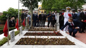 Vali Yavuz, Bağçeşme Namazgah Şehitliği ile Polis Şehitliğini Ziyaret Etti