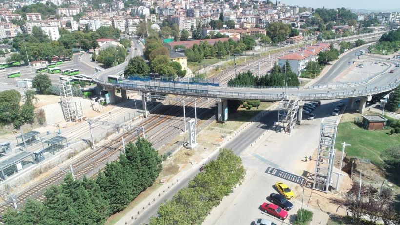 Tramvay güzergahına üç üstgeçit birden