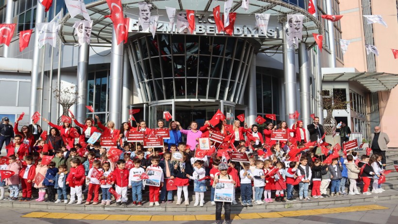 Çınar Çocuk Evi miniklerinden Cumhuriyet coşkusuna anlamlı bir kortej